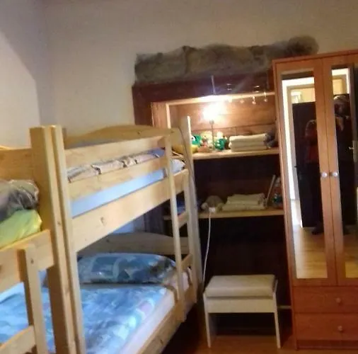 Apartmaji Pri Zivcovih דירה Dutovlje